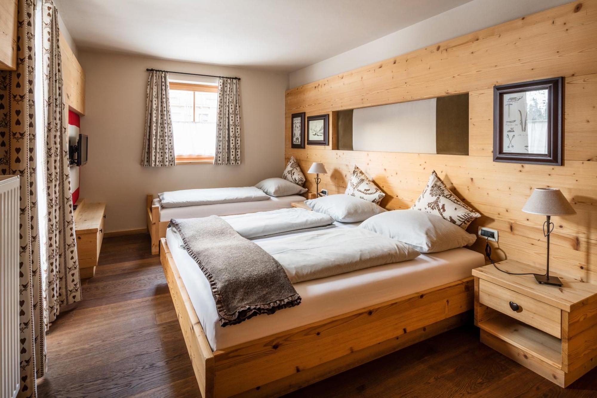 Nei Y Suredl Nevesole Aparthotel Корвара ин Бадия Стая снимка